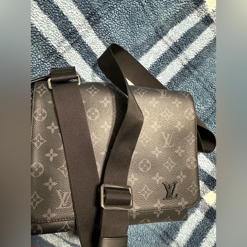 Louis Vuitton District PM